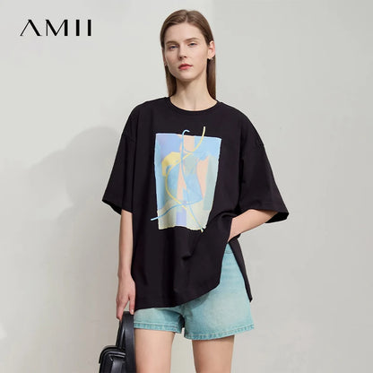 Damen T-Shirt im minimalistischen Design mit unregelmäßigem Schnitt und abstraktem Druck