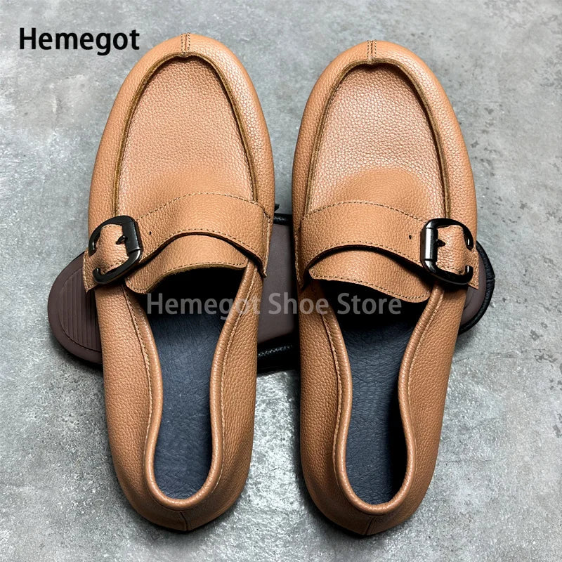 Herren-Buckle-Loafer aus Lederoptik, braun, Paaransicht mit Schnallenriemen