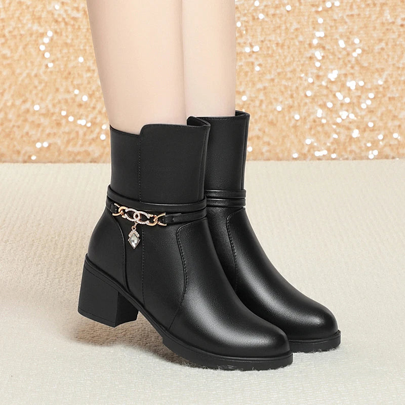 AIYUQI Women Snow Boots Winter 2025 New Genuine Leather Women Ankle Boots Round Toe Large Size Wool Women's Short Booties