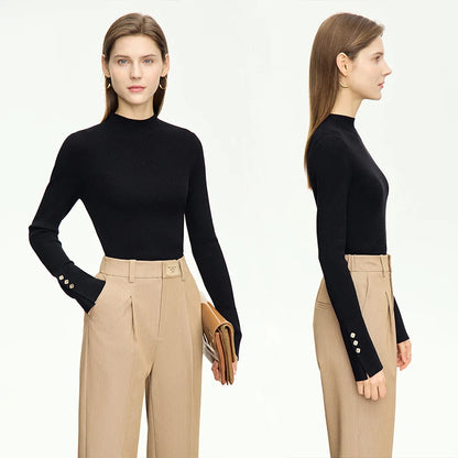 Damen-Strickpullover mit Stehkragen, schwarzer Rippstrick, Metallschnallen an den Ärmelbündchen