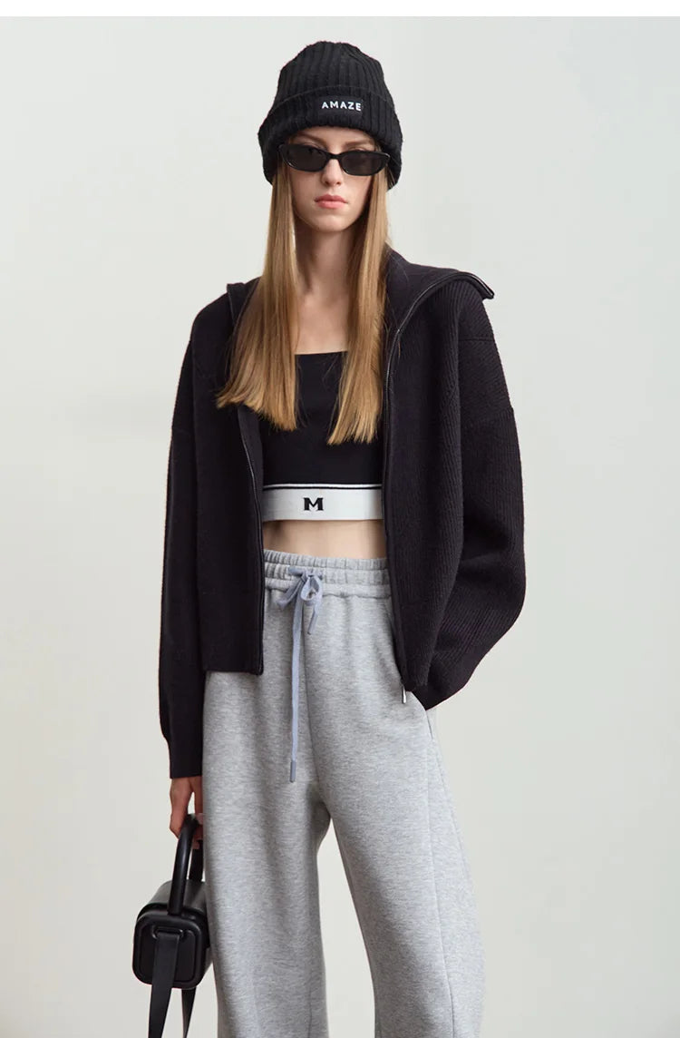 Dunkel schwarze Wollstrickjacke mit Reißverschluss und weitem, lockerem Schnitt