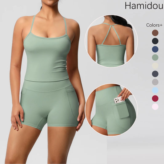 Schlankes Damen-Sportset: ärmelloses Top und Shorts, mintgrün, im Set