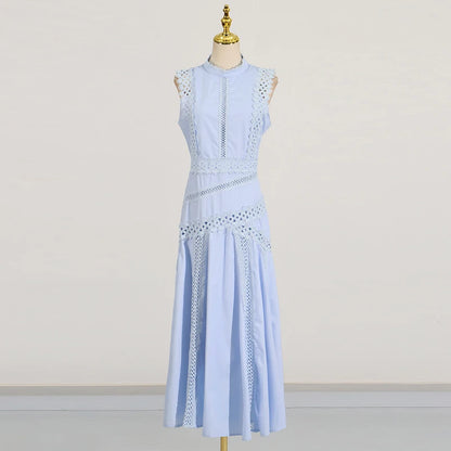 Ärmelloses Damen-Spitzenkleid mit Rundhalsausschnitt und Patchwork-Design – figurbetont und mit Hohldetails.