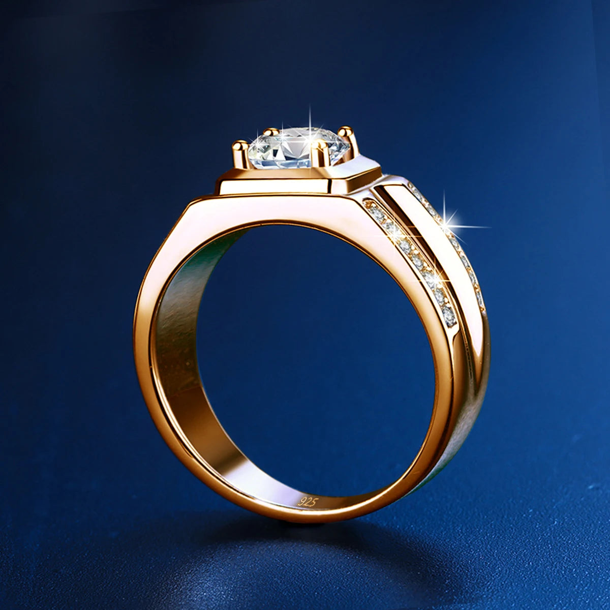 Herren-Moissanit-Ring mit 18K-Gelbgold-Plattierung aus Sterlingsilber Modernes Design