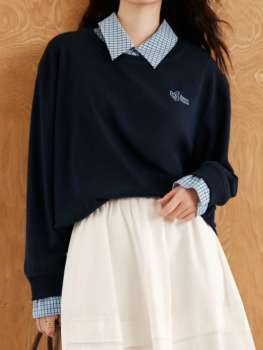 Elegante Damenbluse in Weiß mit schmaler Passform und langen Ärmeln – ideal fürs Büro.