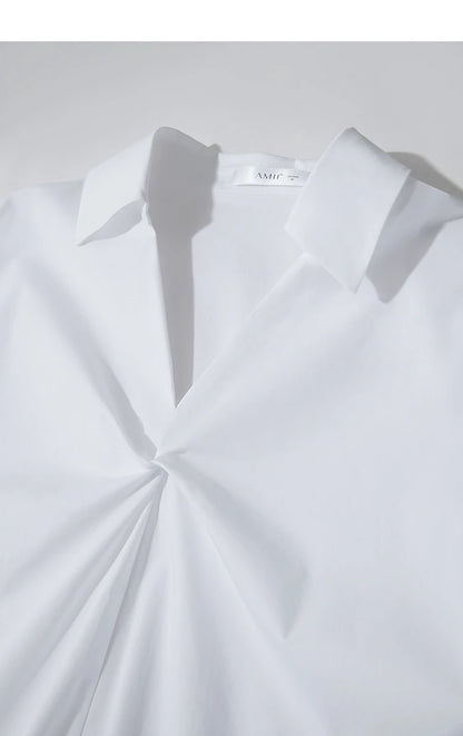 Damen Bluse im minimalistischen französischen Stil mit umlegekragen und gedrehten Falten