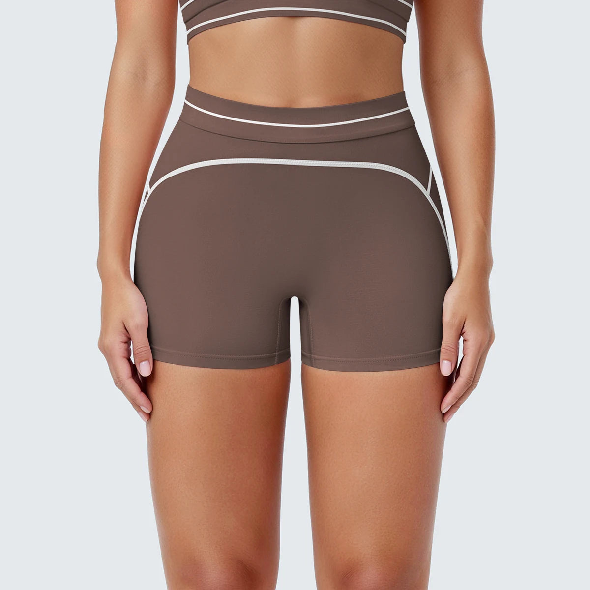 Gestreifte Yoga-Shorts für Damen in Braun mit Kontrastbund und Hüftlift