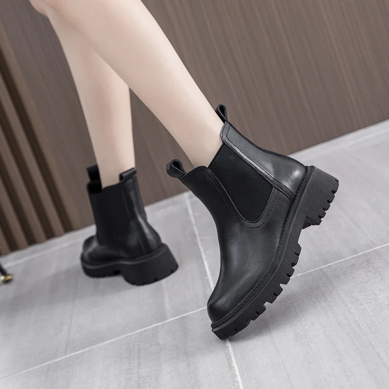 Damen Chelsea Boots aus Leder, schwarz, mit Elastikeinsatz und hoher Profilsohle