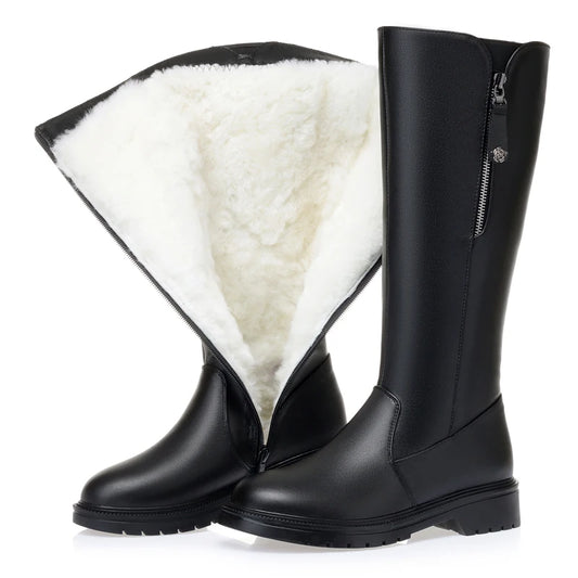 Schwarze lange Lederstiefel mit Wollfutter, Reißverschluss und profilierter Sohle