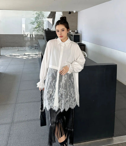 Elegantes Damen-Minikleid mit Rundhalsausschnitt, langen Ärmeln und Schnürung im Patchwork-Design – figurbetont und stilvoll.