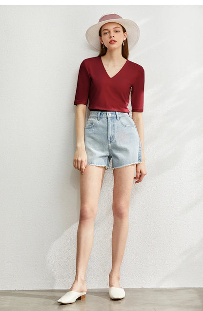 Damen T-Shirt im Minimalismus-Stil mit V-Ausschnitt und halben Ärmeln