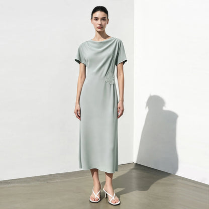 Elegantes Damenkleid Im Sommer Mit Asymmetrischem Wasserfallausschnitt