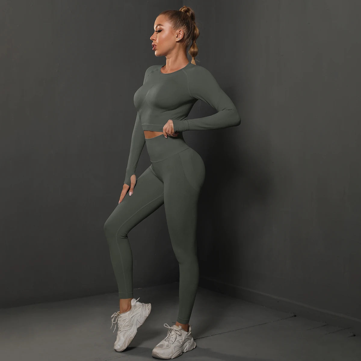 Nahtloses Yoga-Set mit Crop-Top und Leggings, dunkelgrün, lange Ärmel, hohe Beinlänge
