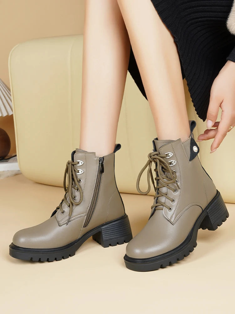 Beige Ankle-Boots mit Schnürung, Wollfutter und Blockabsatz, Profilsohle
