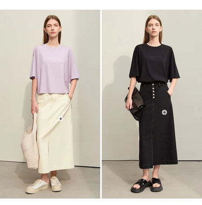 Damen T-Shirt mit elastischen Flare-Ärmeln und Perlen-Stickerei im minimalistischen Stil