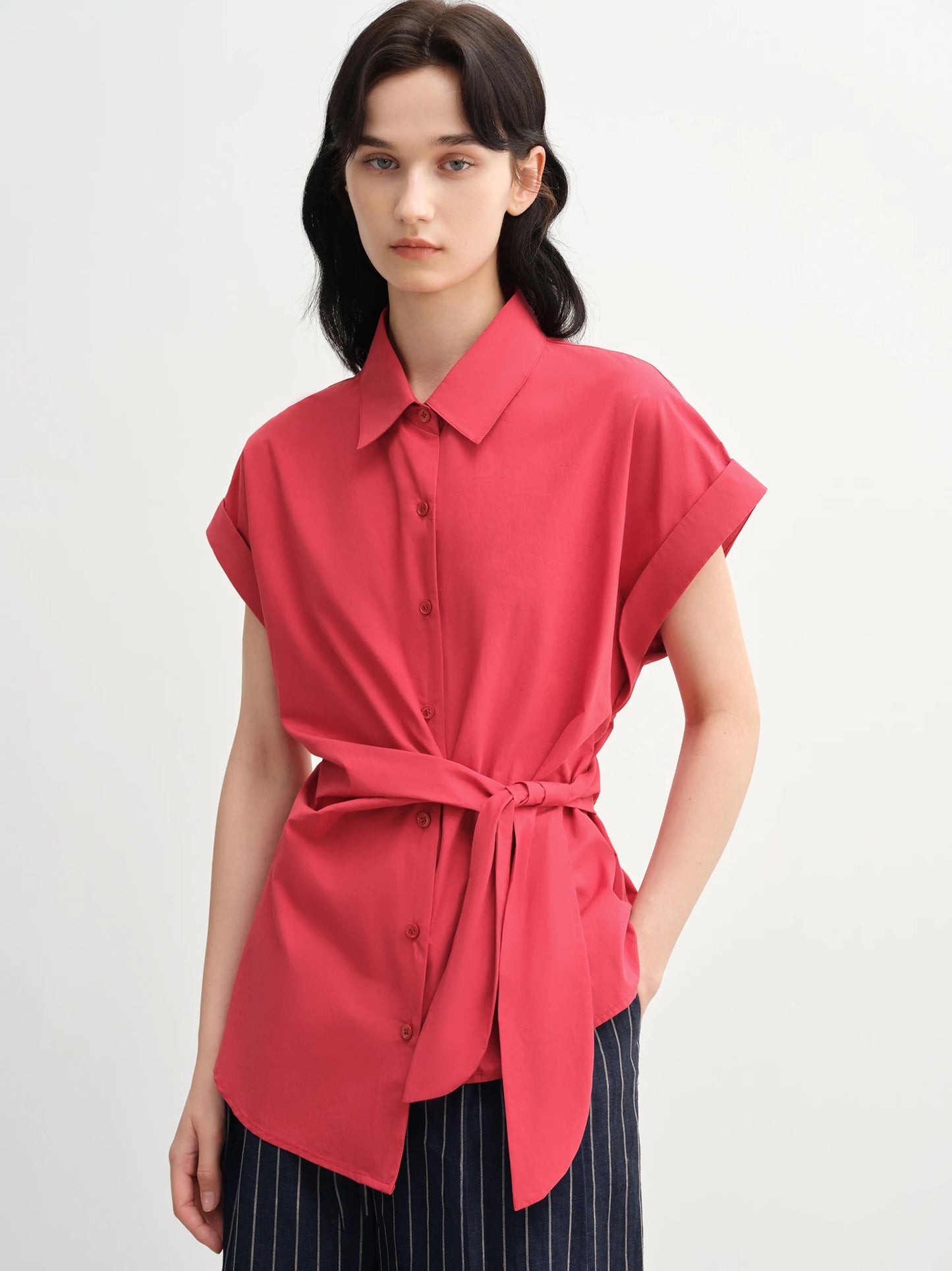 Satin-Glanz T-Shirt mit Rundhalsausschnitt – Slim Fit in Pink oder Schwarz für den Sommer