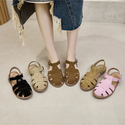 Flache Ledersandalen mit Riemchen und hohlem Zehenbereich, mehrere Farben