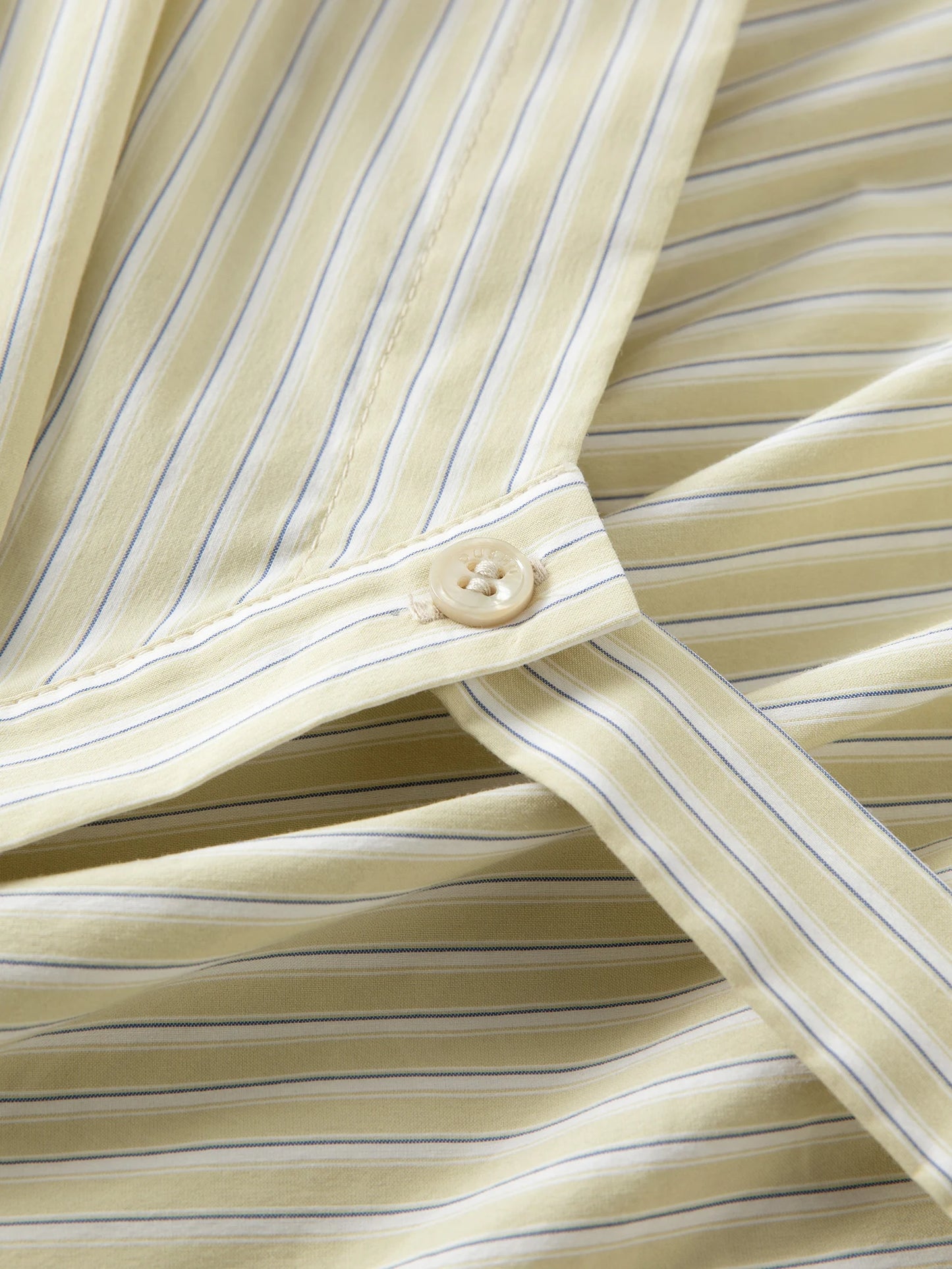 Kurvenbetonende Damen Wickelbluse mit V-Ausschnitt – Luftiges Sommer-Design mit Streifen für Büro & Freizeit