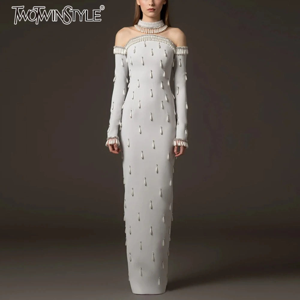 Elegantes ärmelloses Minikleid mit Rundhalsausschnitt und Patchwork-Schal für Damen – figurbetont und stilvoll.