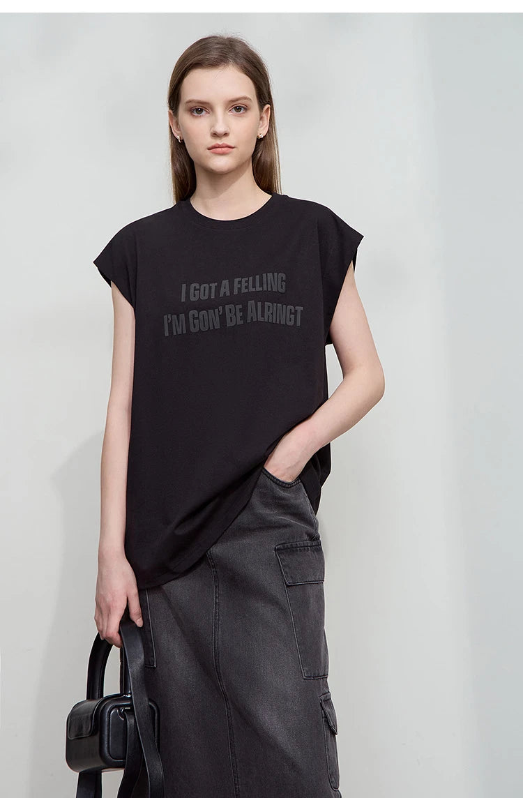 Damen T-Shirt aus Baumwolle mit lässigem O-Ausschnitt und breiten Schultern