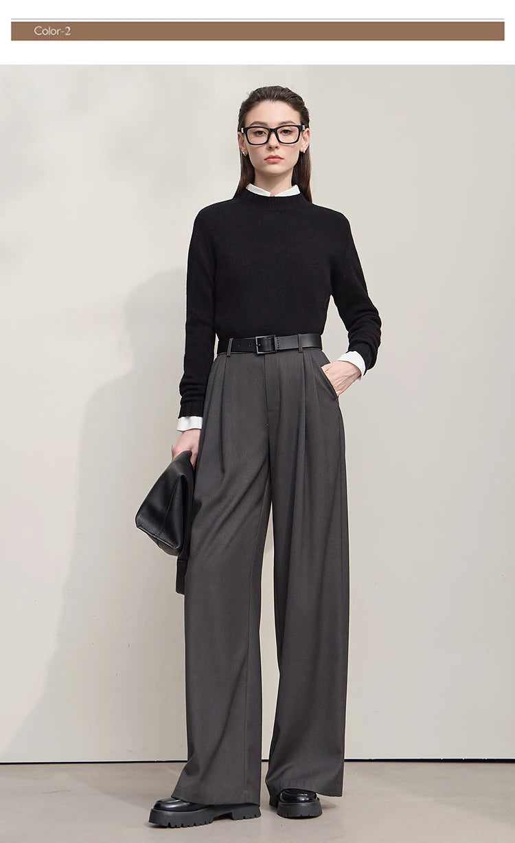 Damen-Pullover mit Stehkragen, schwarzer Strick, langarmig, gerippter Saum und Rippbündchen.