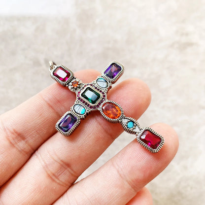 Anhänger-Kreuz aus 925 Sterlingsilber mit bunten Schmucksteinen, Nahaufnahme