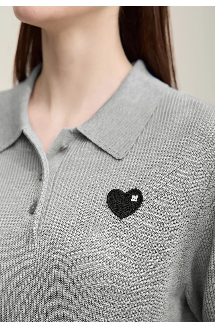 Damen-Strickpullover mit Polokragen, kurzarm, graues Strickmuster, Herz-Emblem