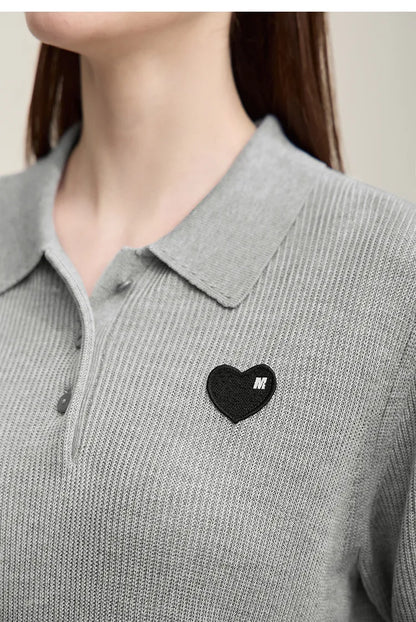 Damen-Strickpullover mit Polokragen, kurzarm, graues Strickmuster, Herz-Emblem