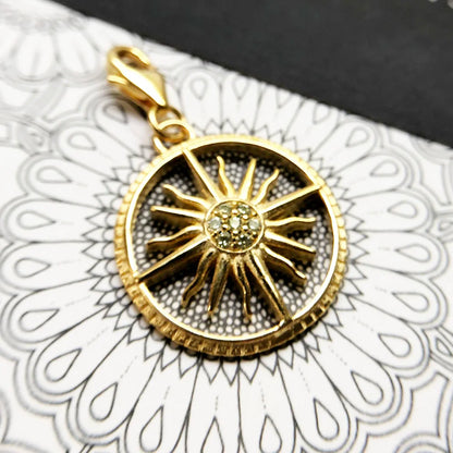 Damen-Charm-Anhänger goldene Sonne Vintage Club elegant aus Sterlingsilber