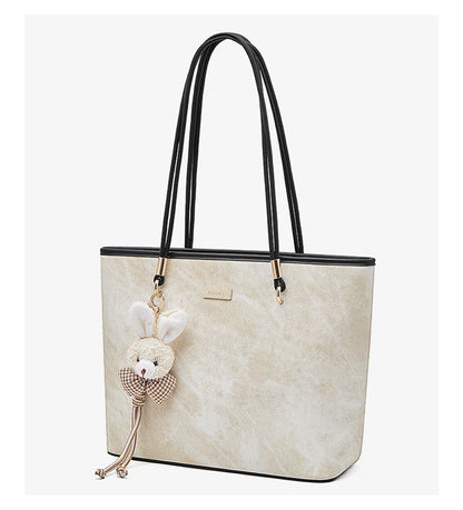 Damen Schultertasche Aus PVC-Leder Mit Reißverschluss Und Anhänger