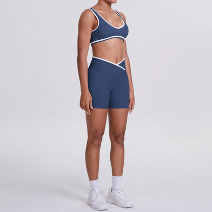 Hamidou Yoga-Set in Dunkelblau: Sport-BH mit weißem Rand und High-Waist-Shorts mit Crossover