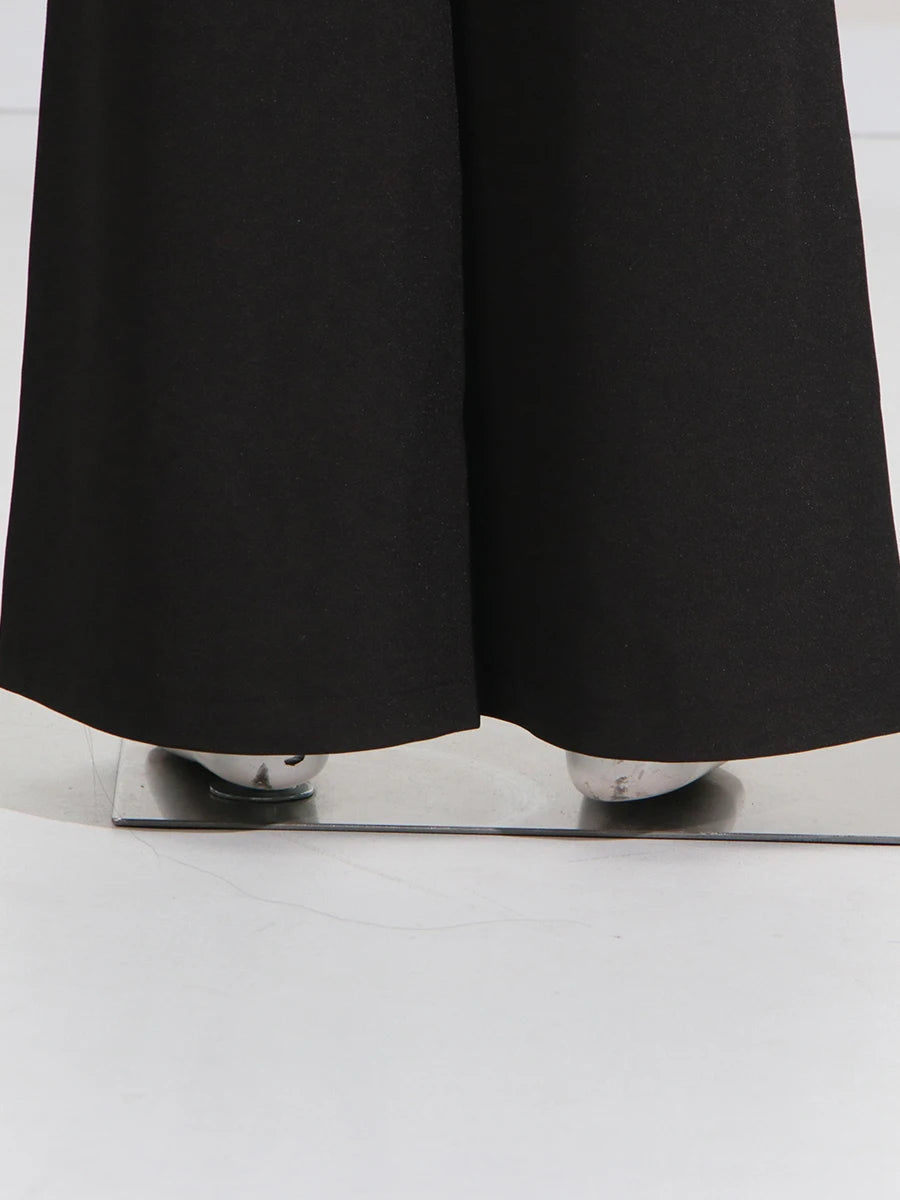 Ärmelloses Damen-Spitzenkleid mit Rundhalsausschnitt und Patchwork-Design – figurbetont und mit Hohldetails.