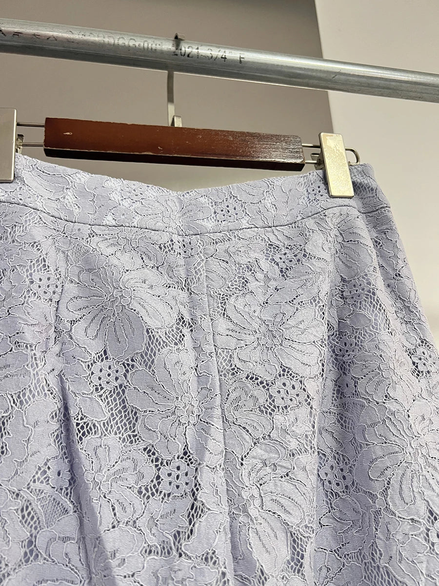 Schulterfreies ärmelloses Damenkleid mit 3D-Blumen und Patchwork-Design – figurbetont und modisch mit Reißverschluss.
