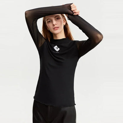 Damen T-Shirt aus gedrucktem Mesh mit slim-fit Halb Stehkragen