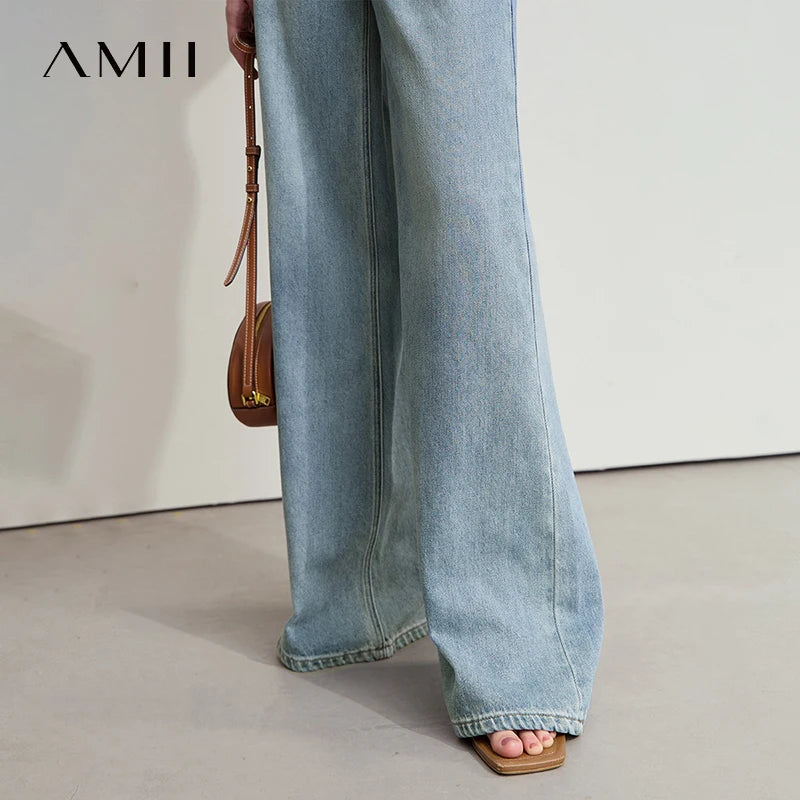 Damen Jeans im minimalistischen Stil mit weitem Bein und niedriger Taille