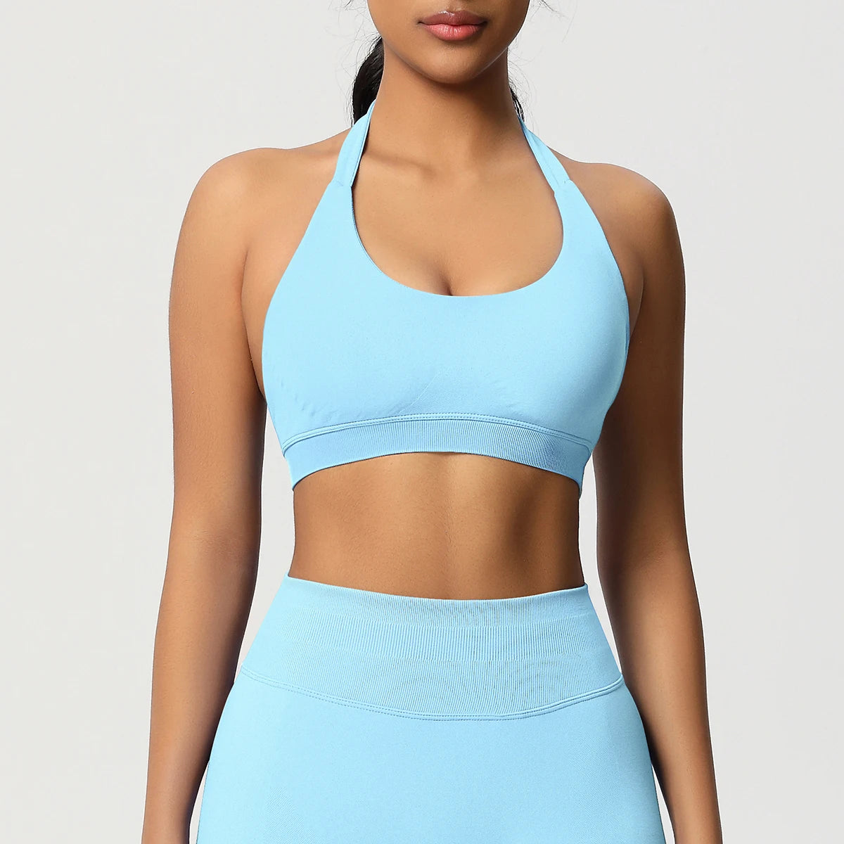 Nahtloser Sport-BH mit Push-up, hellblau, Racerback, Rundhalsausschnitt, breiter Bund
