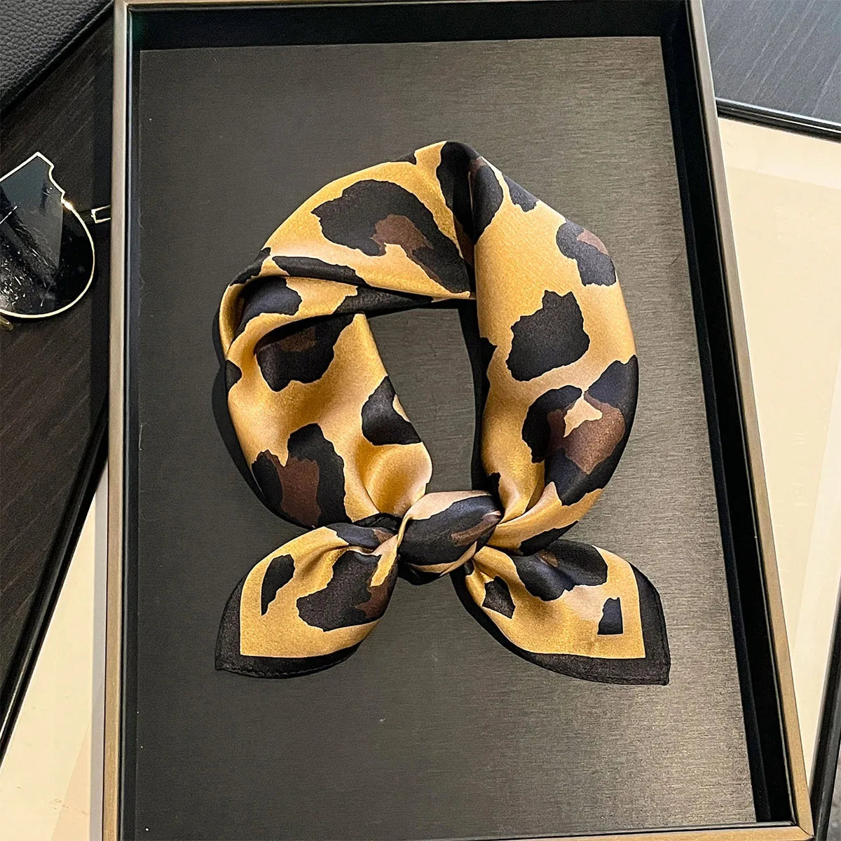 Damen Seidenschal 53cm Leopardprint quadratisch Luxus Hijab Bandana Stirnband