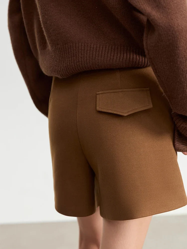 Damen Shorts im minimalistischen Stil mit Gürtel und solider Vintage-Optik