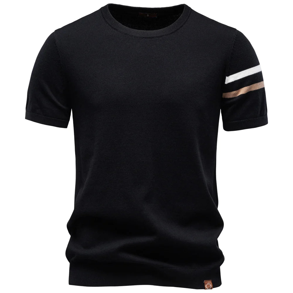 Herren T-Shirt schwarz mit rundem Halsausschnitt und Streifen am rechten Ärmel