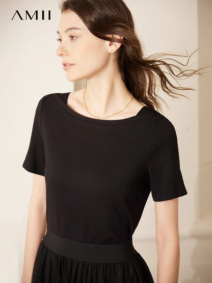 Damen T-Shirt im minimalistischen Stil mit One-Line Kragen und kurzen Ärmeln