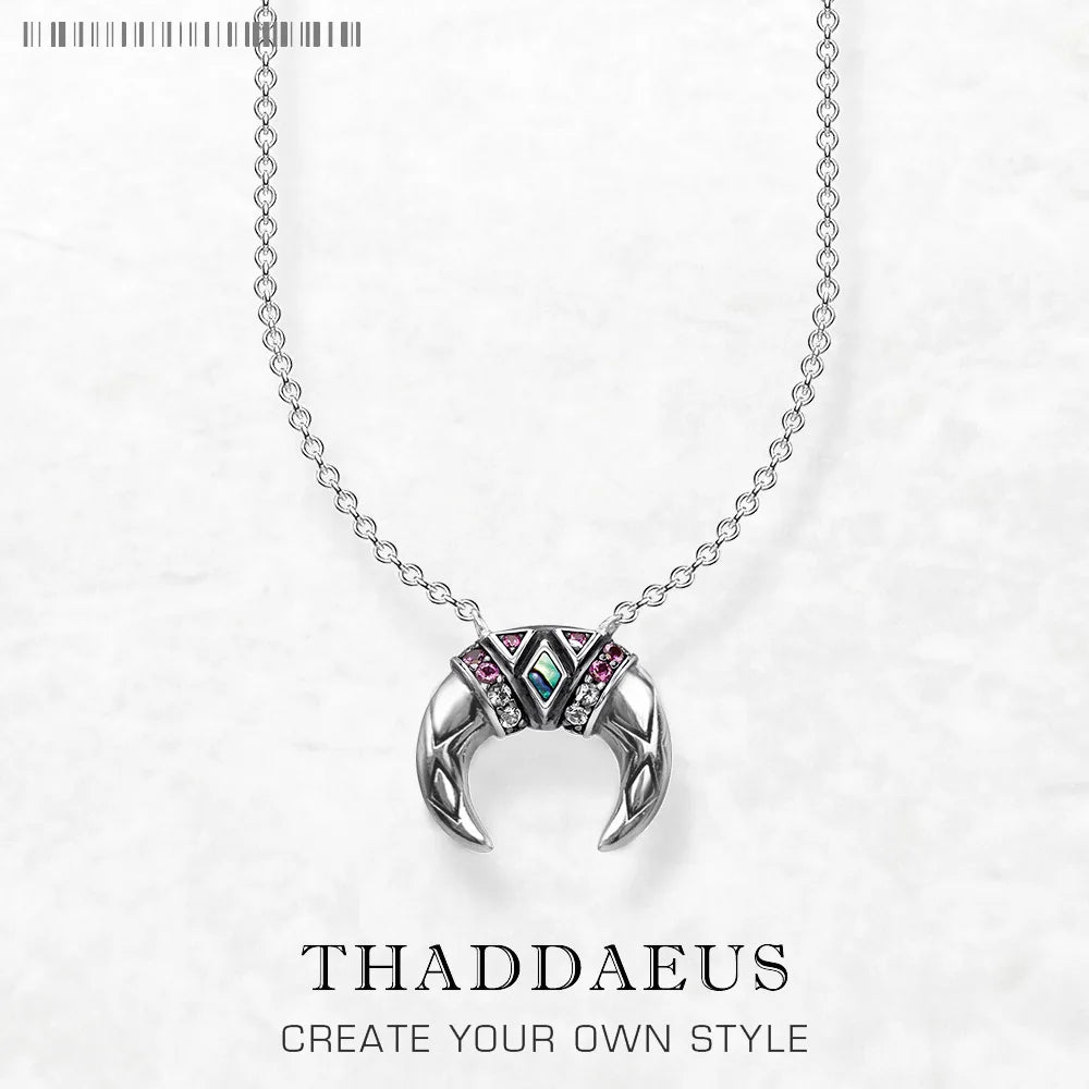 Halskette mit silbernem Krallen-Anhänger, Gliederkette und Schriftzug THADDAEUS