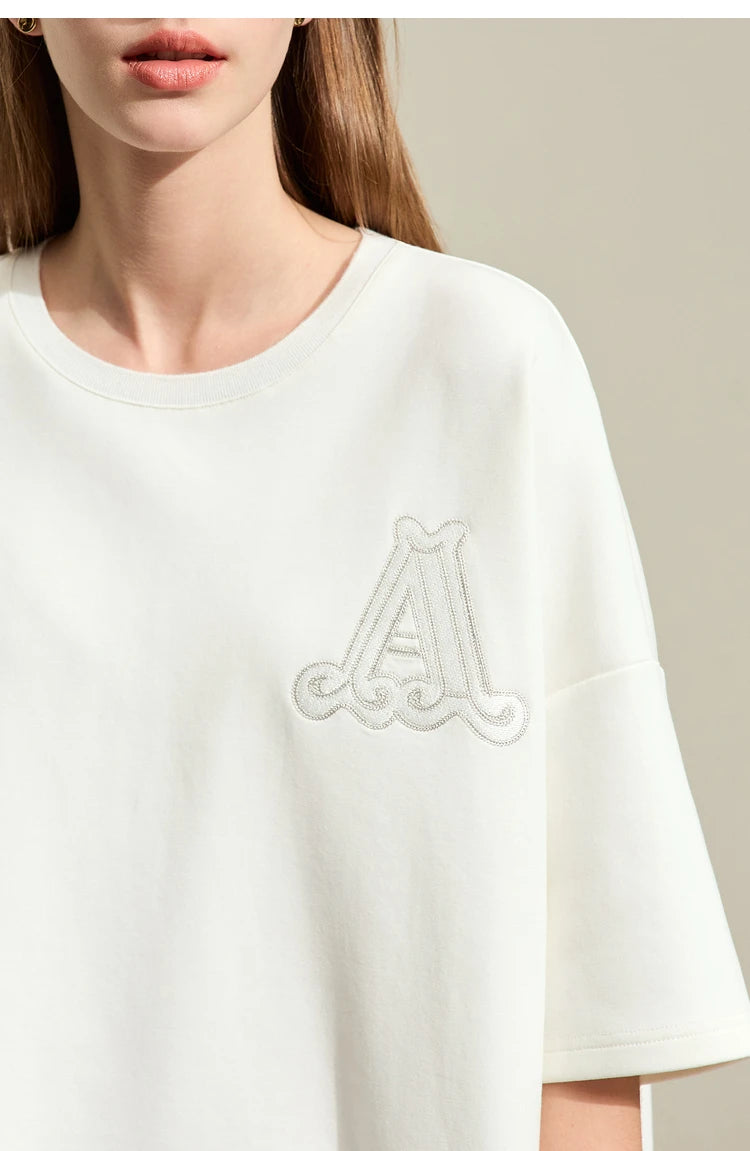 Damen Rundhals-T-Shirt im minimalistischen Stil mit lässiger Stickerei und kurzen Ärmeln