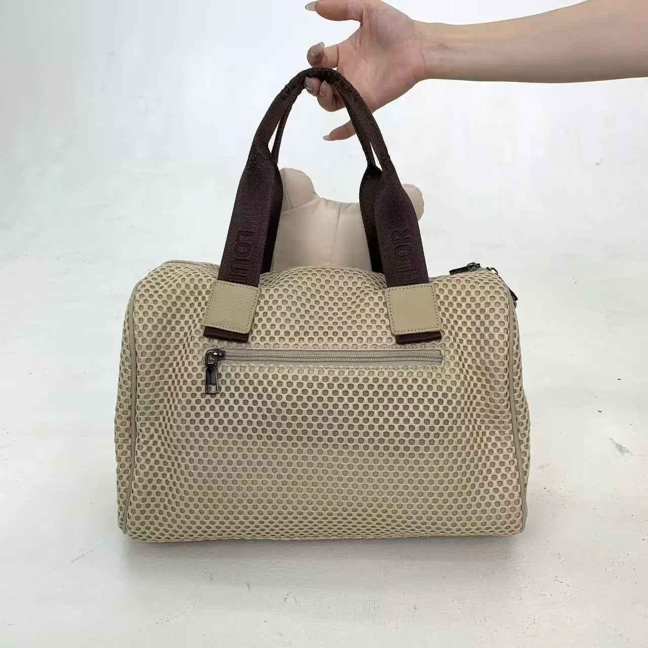 Damen-Umhängetasche aus Nylon mit Mesh-Details und Bärchen-Design Großes Fassungsvermögen mit Langem Tragegurt
