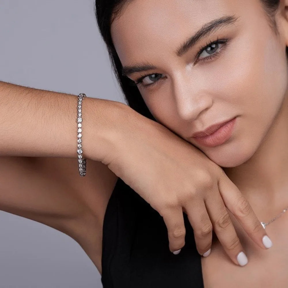 Damen-Kettenarmband mit Moissanit in Zargenfassung