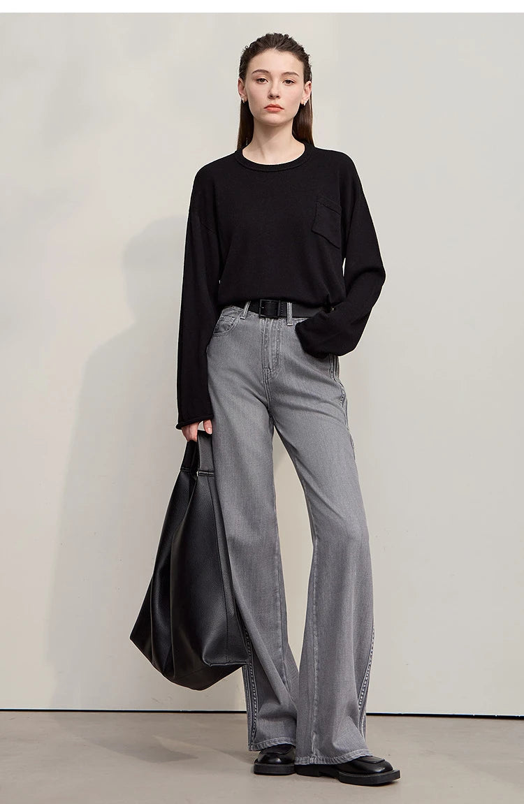 AMI Damen-Pullover schwarz mit Rundhals, lange Ärmel, Brusttasche, lockere Passform