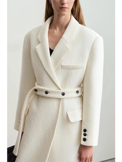 Damen Wolljacke mit Anzugkragen und Gürtel für den Winter 2024