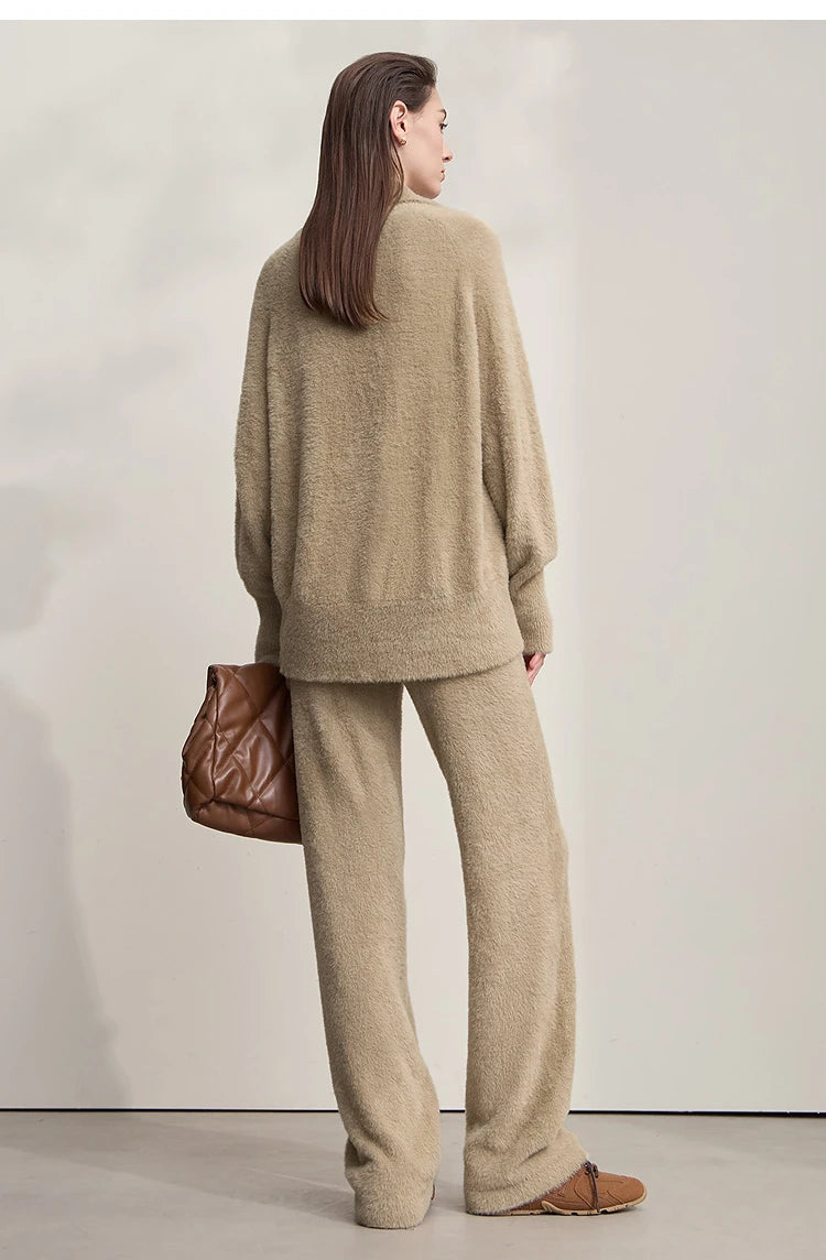 Damen-Set: beiger Pullover mit weitem Schnitt und passende Hose mit Kordelzug