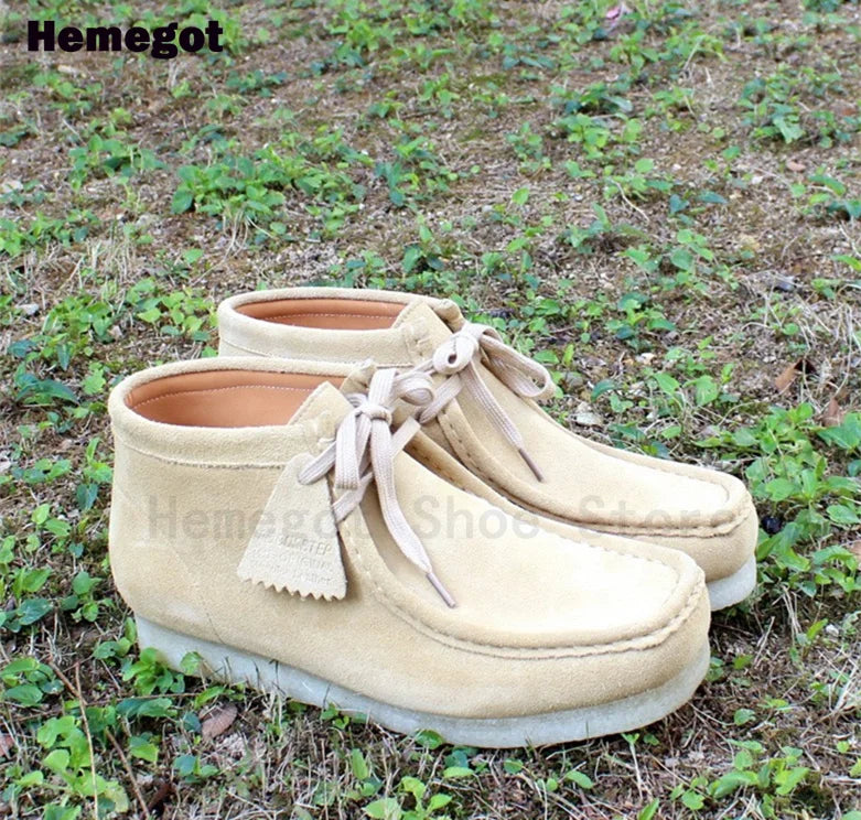 Herren-Kurzstiefelette aus Wildleder, helle Beige-Farbe, Schnürung, dicke Gummisohle