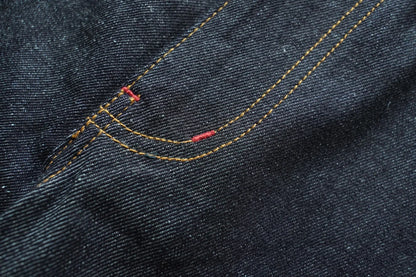 Herren Jeans aus Sommer Selvedge Denim mit lockerer Passform und hohem Bund