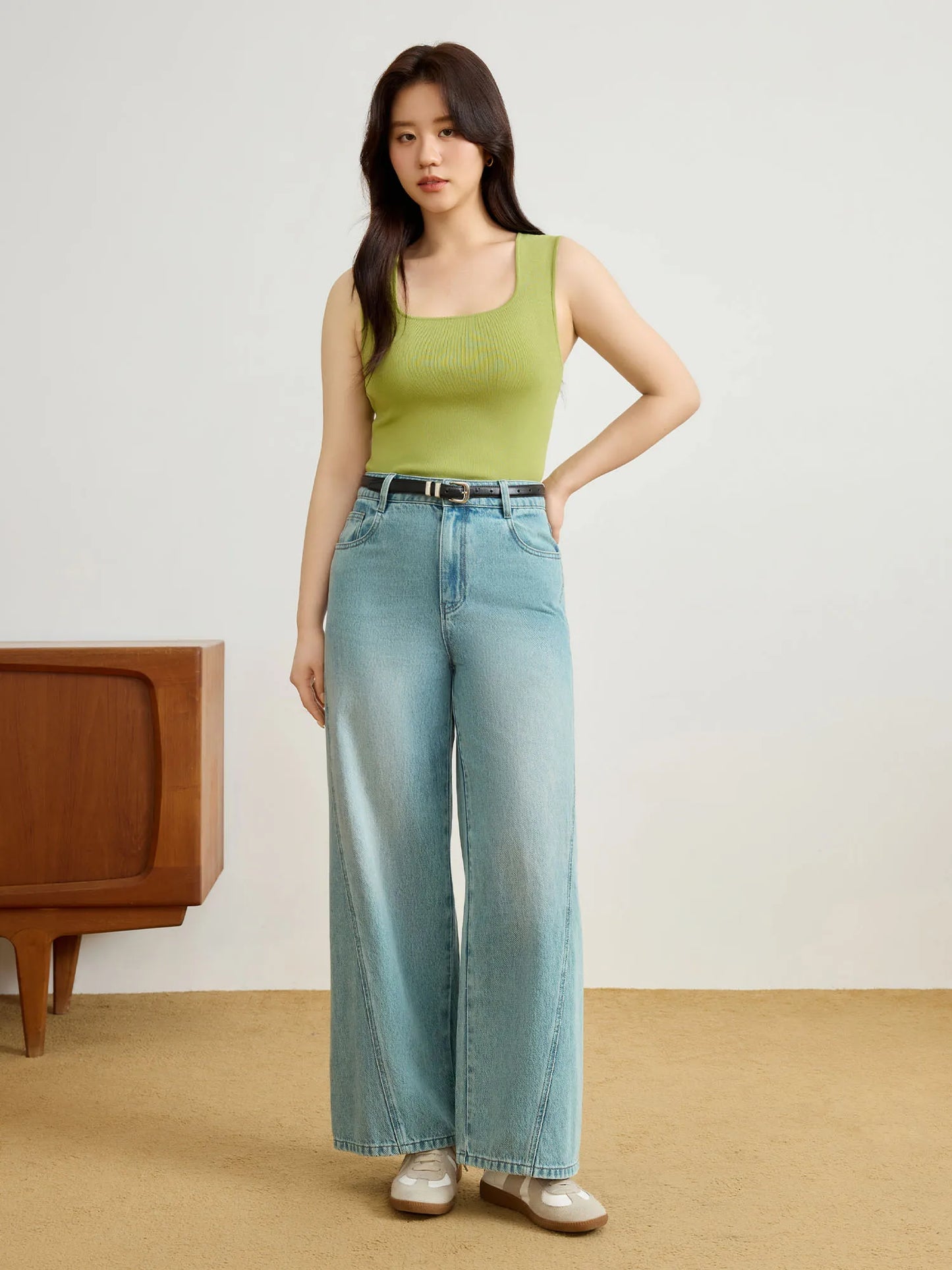 Frühlingshaftes Damen-Shirt in Übergröße mit Puppenkragen und Anti-Falten-Effekt – vielseitig kombinierbar und lässig.
